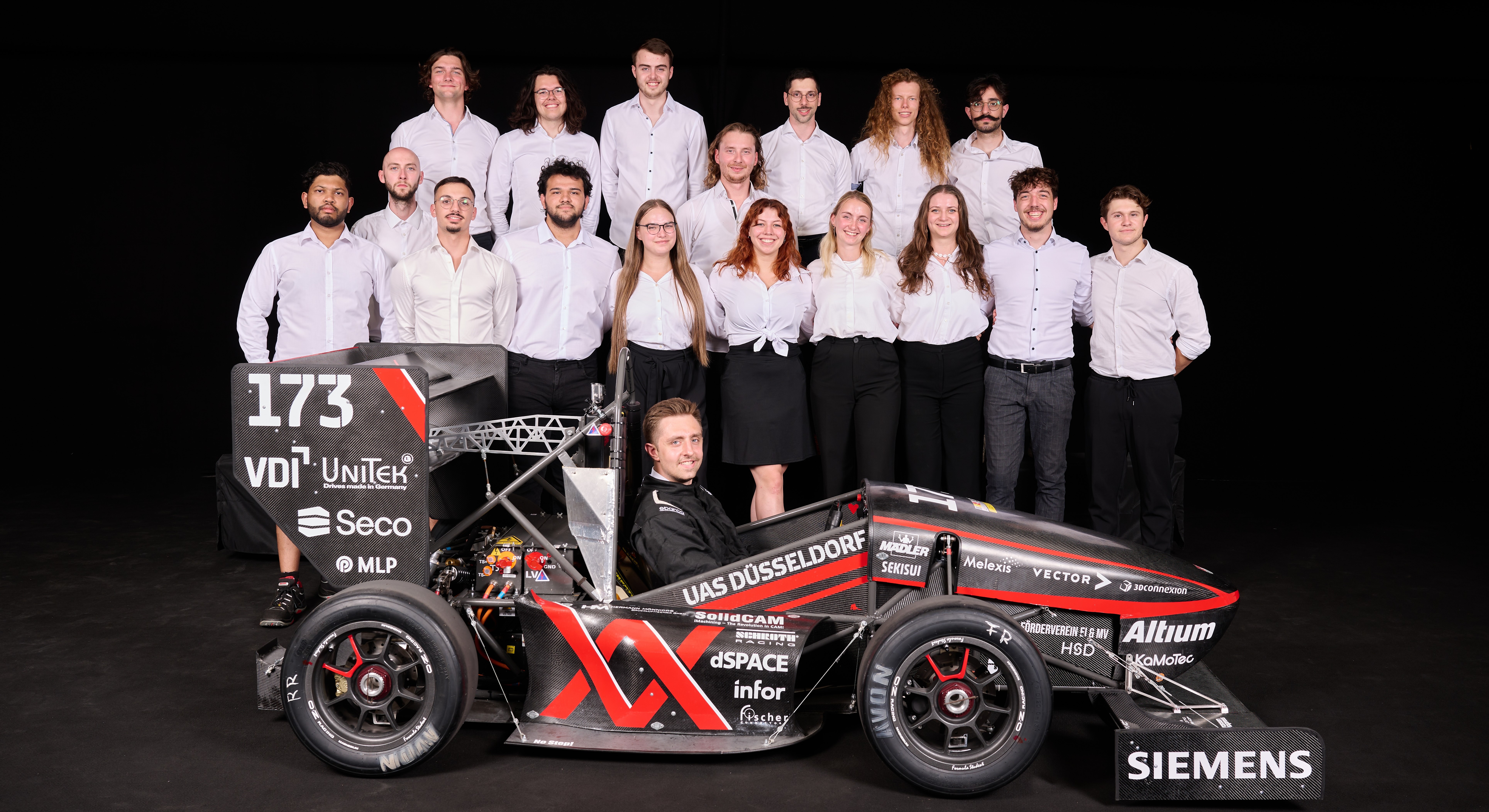 E-Traxx Team Photo