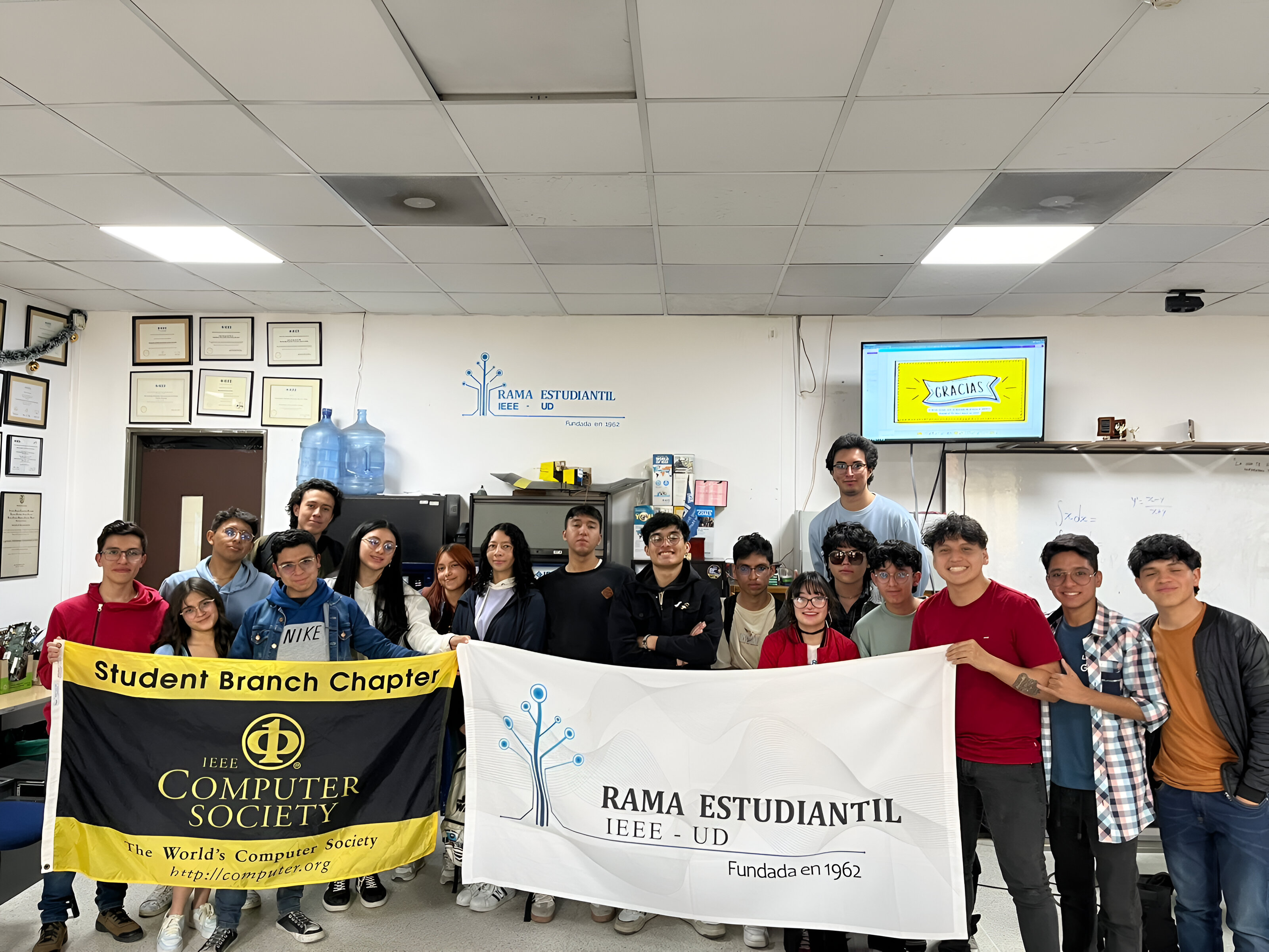 Rama Estudiantil IEEE Team Photo